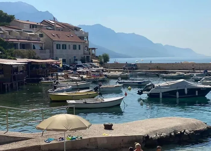 5023 For 4 Pers In بيساك